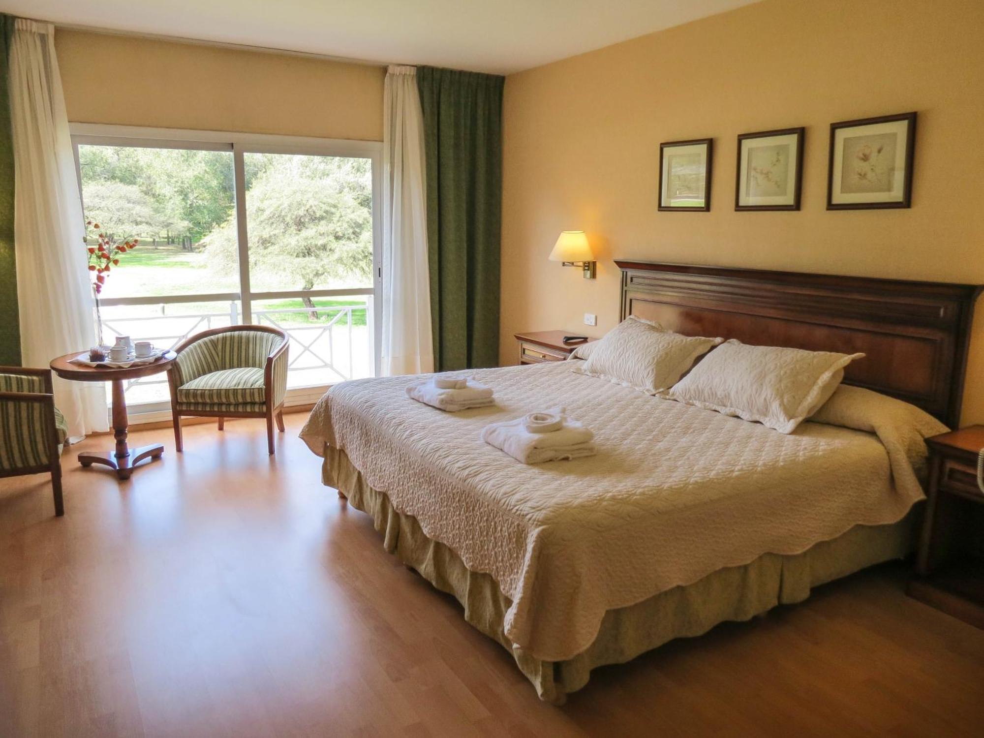 Howard Johnson Hotel & Spa Villa General Belgrano Oda fotoğraf