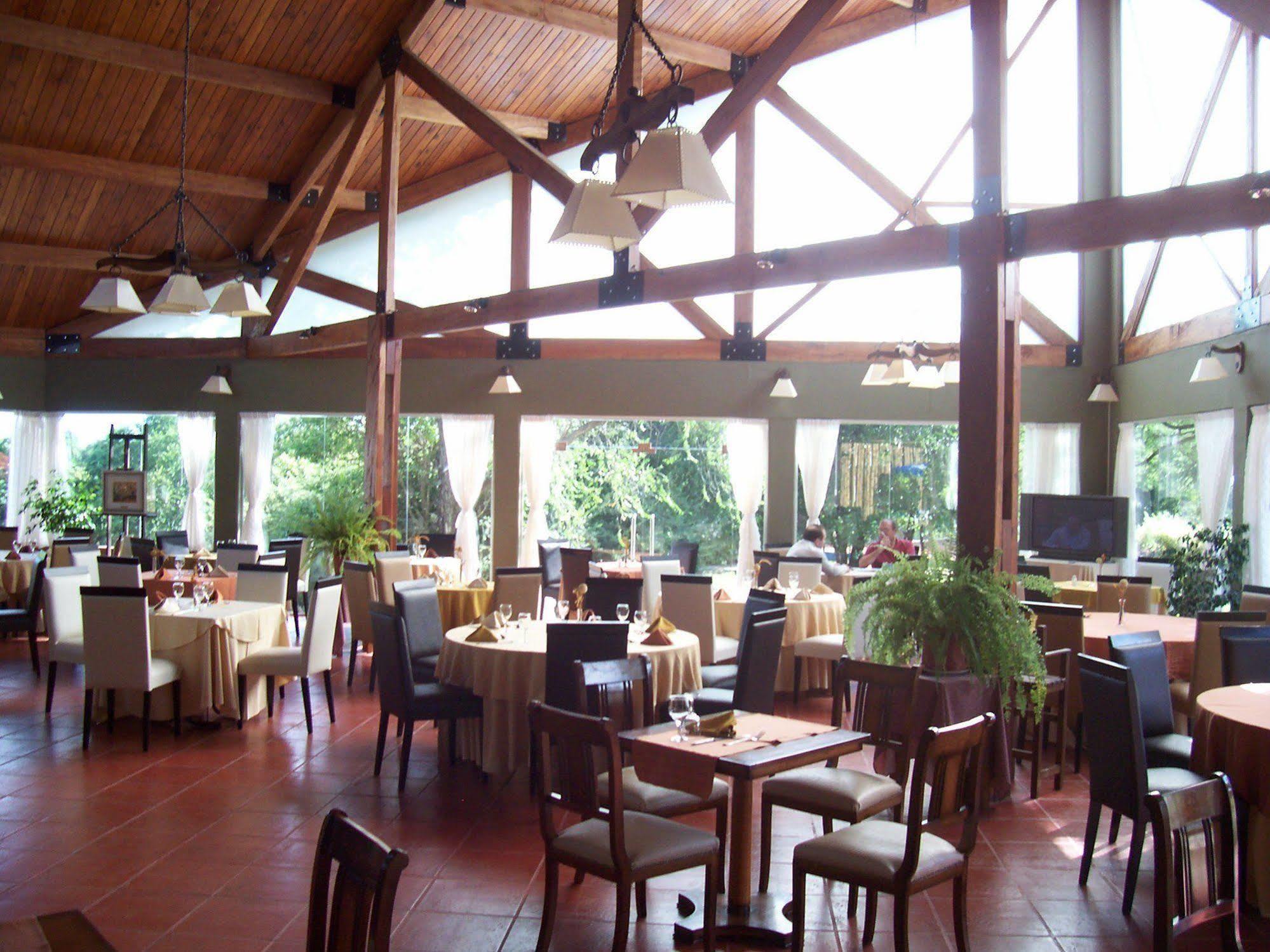 Howard Johnson Hotel & Spa Villa General Belgrano Dış mekan fotoğraf